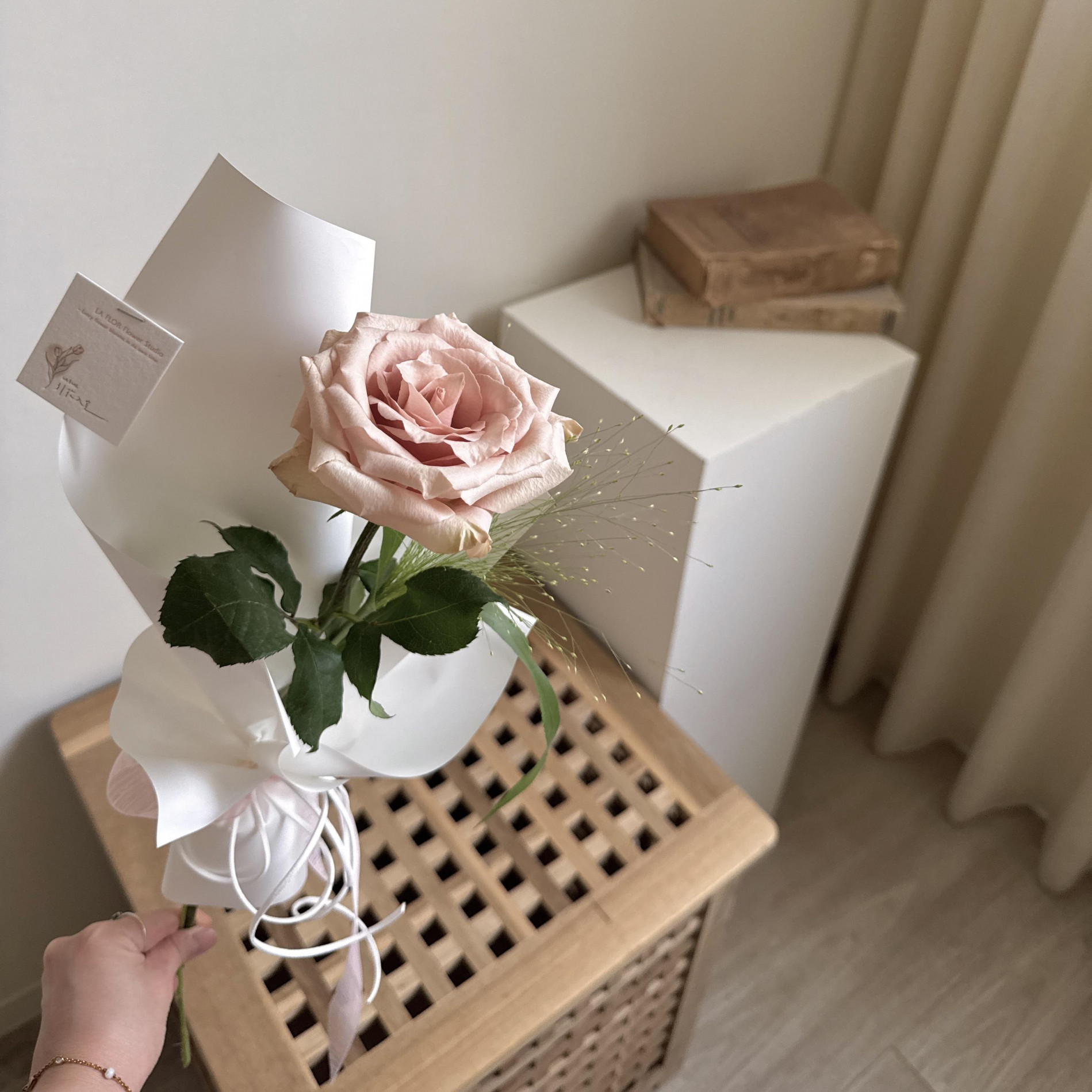 白色情人節設計款 溫柔紀念品單支玫瑰花束 2