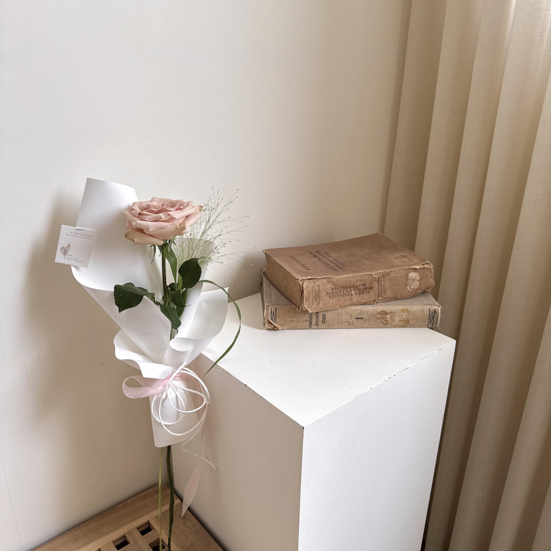 白色情人節設計款 溫柔紀念品單支玫瑰花束 3