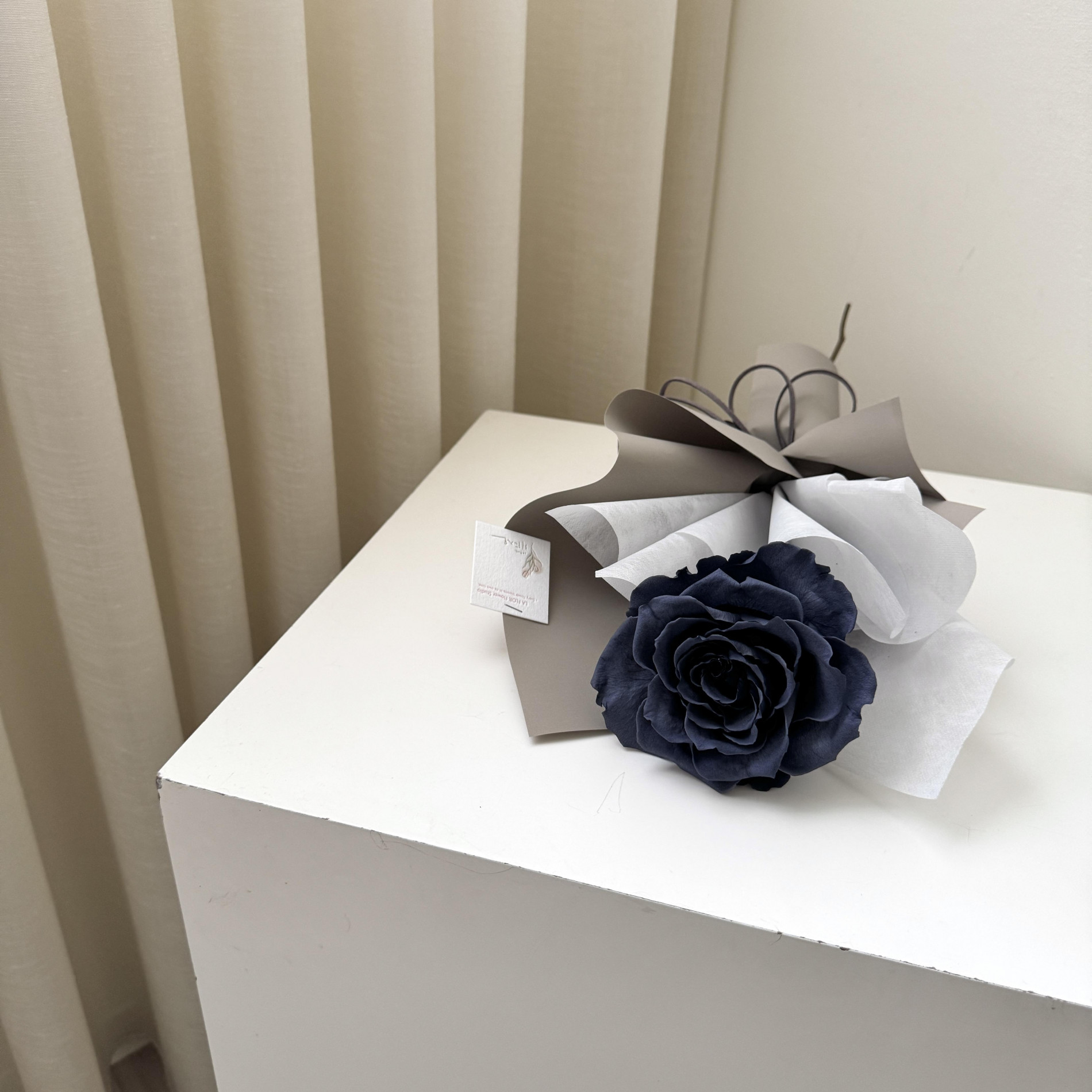 白色情人節設計款 暮光之境單支永生花束 2